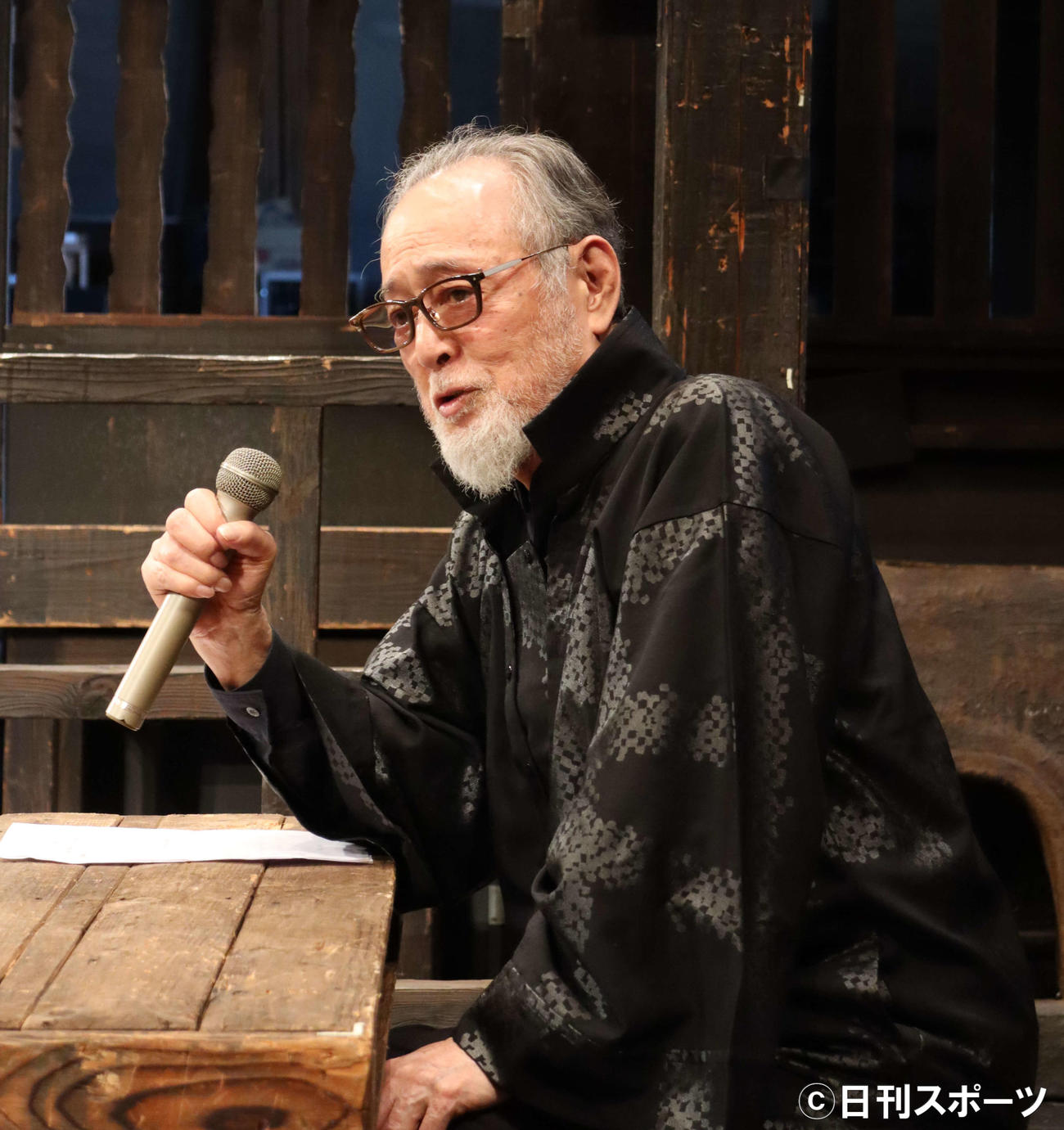 能登演劇堂で「いのちぼうにふろう物語」の会見を行った仲代達矢（撮影・小林千穂）