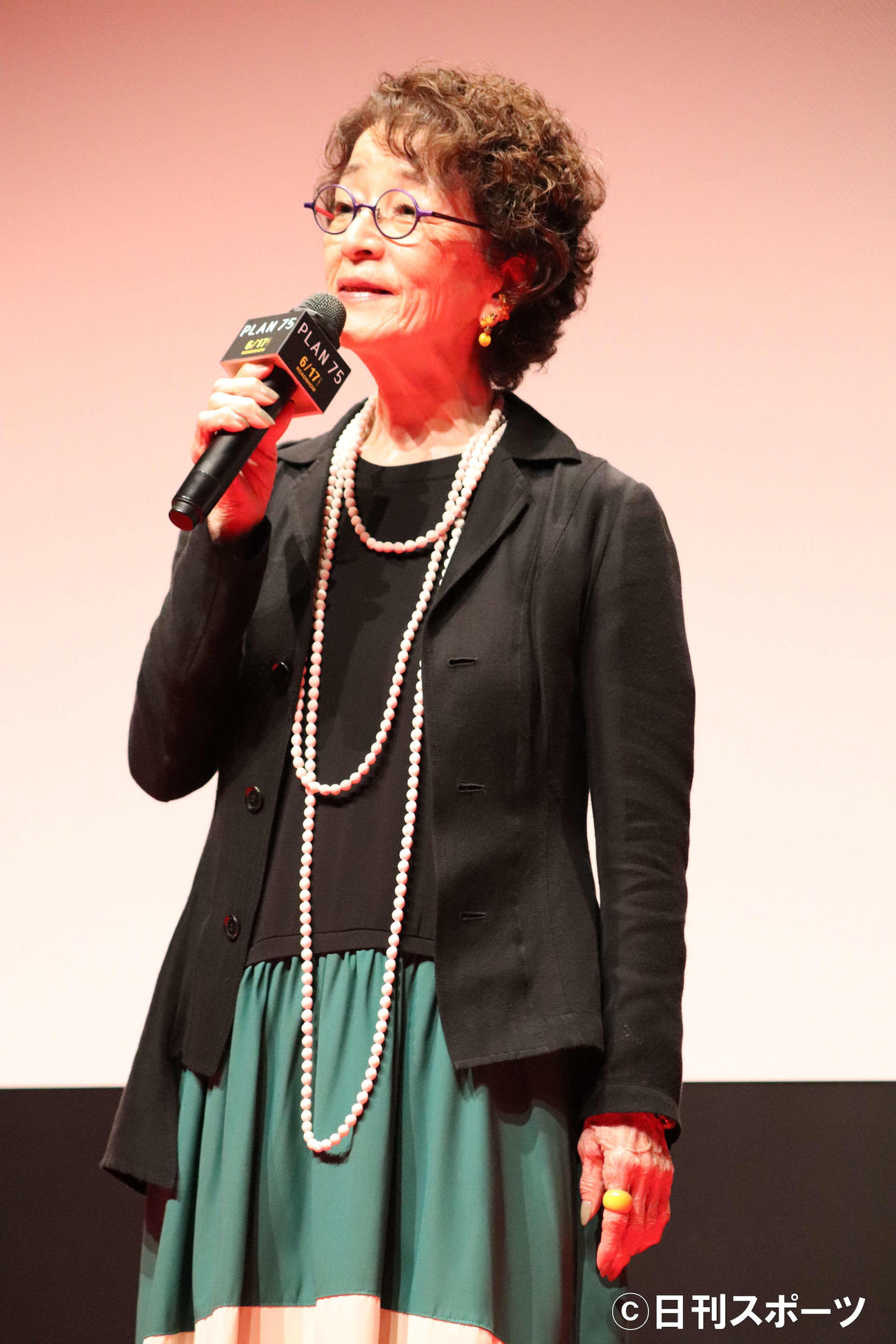 映画「PLAN 75」舞台あいさつ付き凱旋プレミア試写会で歌を披露する倍賞千恵子（撮影・加藤理沙）