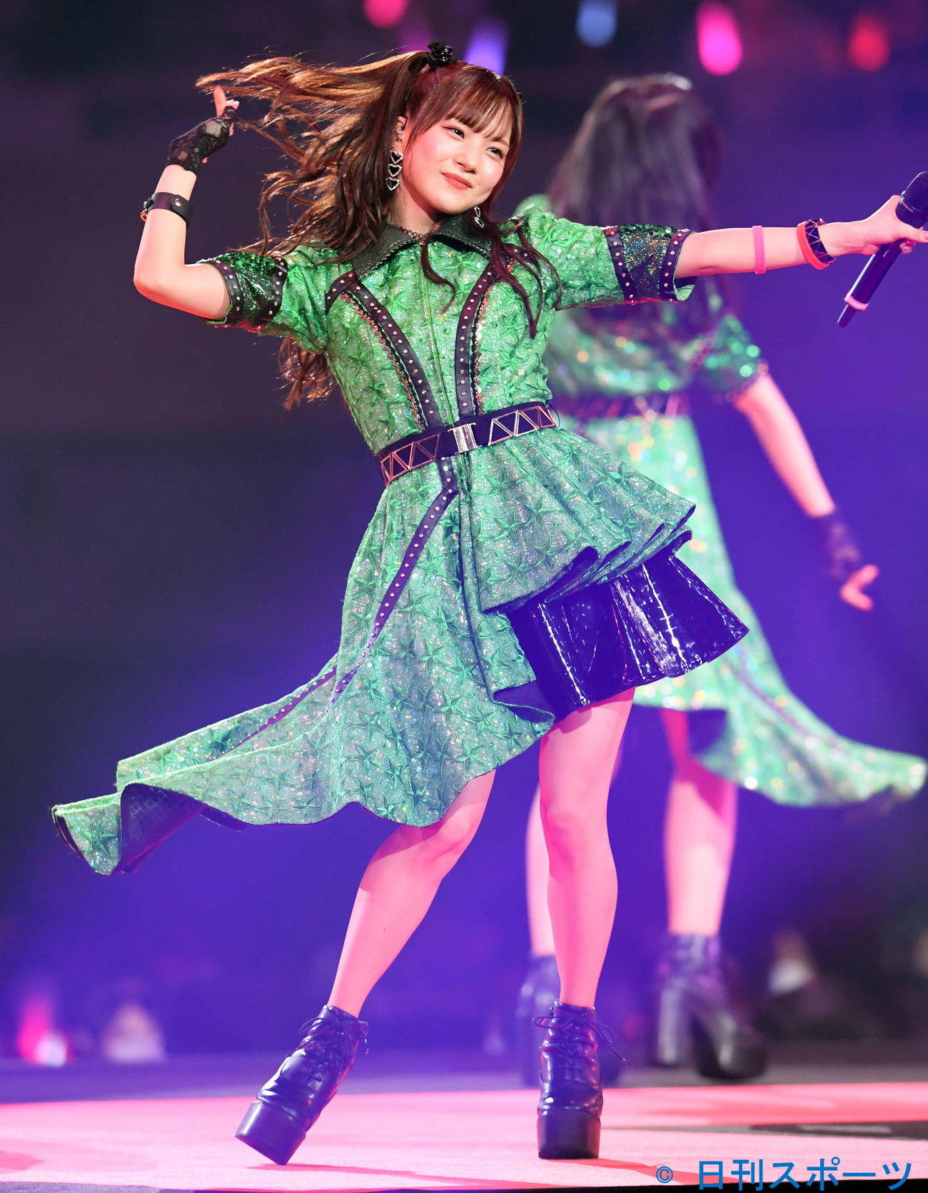 パワフルなステージを見せるJuice＝Juiceの稲場愛香（撮影・たえ見朱実）