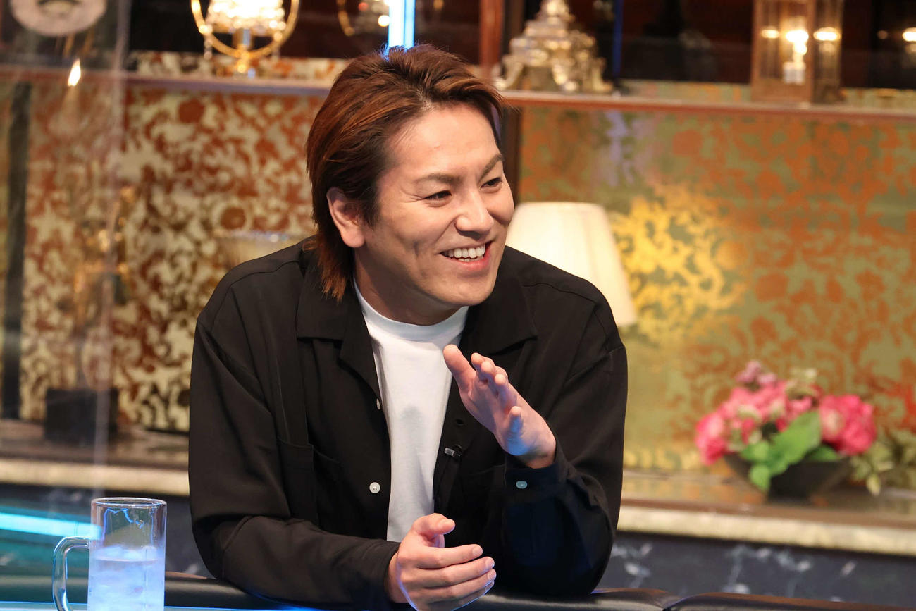 フジテレビ系「人志松本の酒のツマミになる話」に出演する狩野英孝（C）フジテレビ