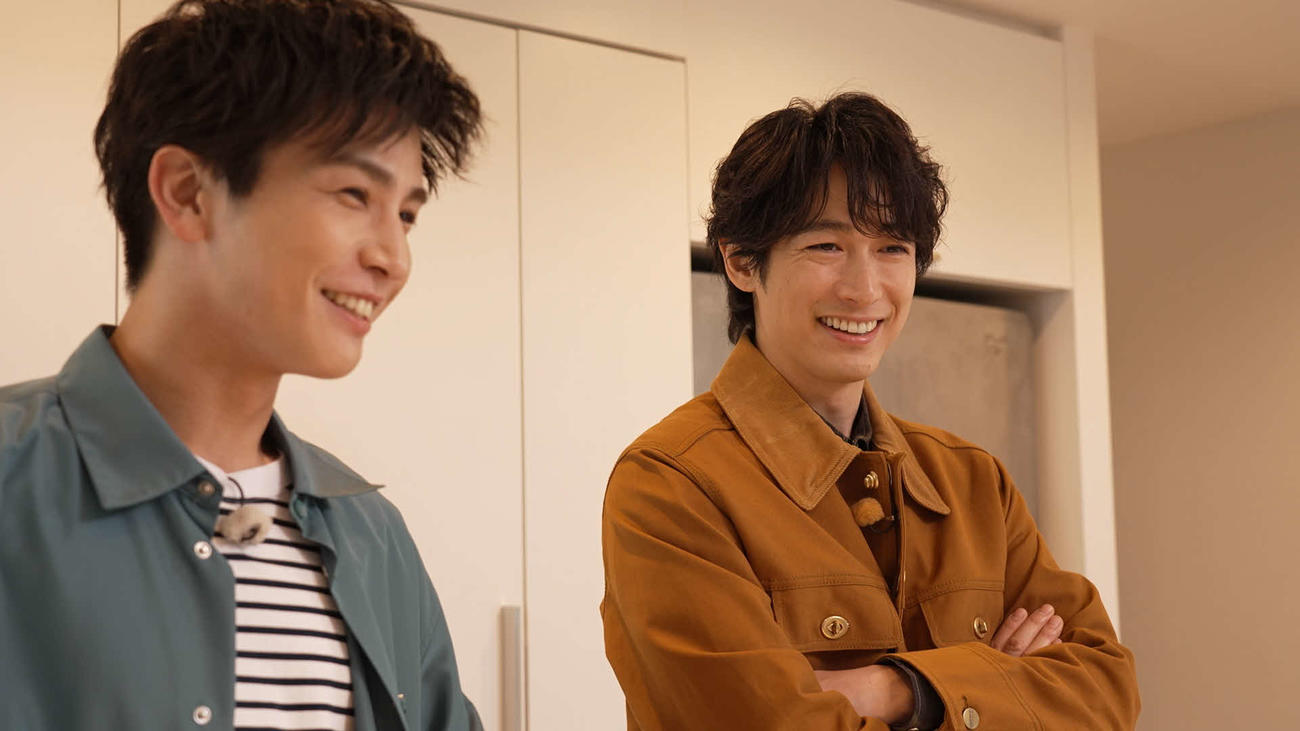 特別番組「誉獅子雄の華麗なる休日」に出演する岩田剛典（左）とディーン・フジオカ（C）フジテレビ