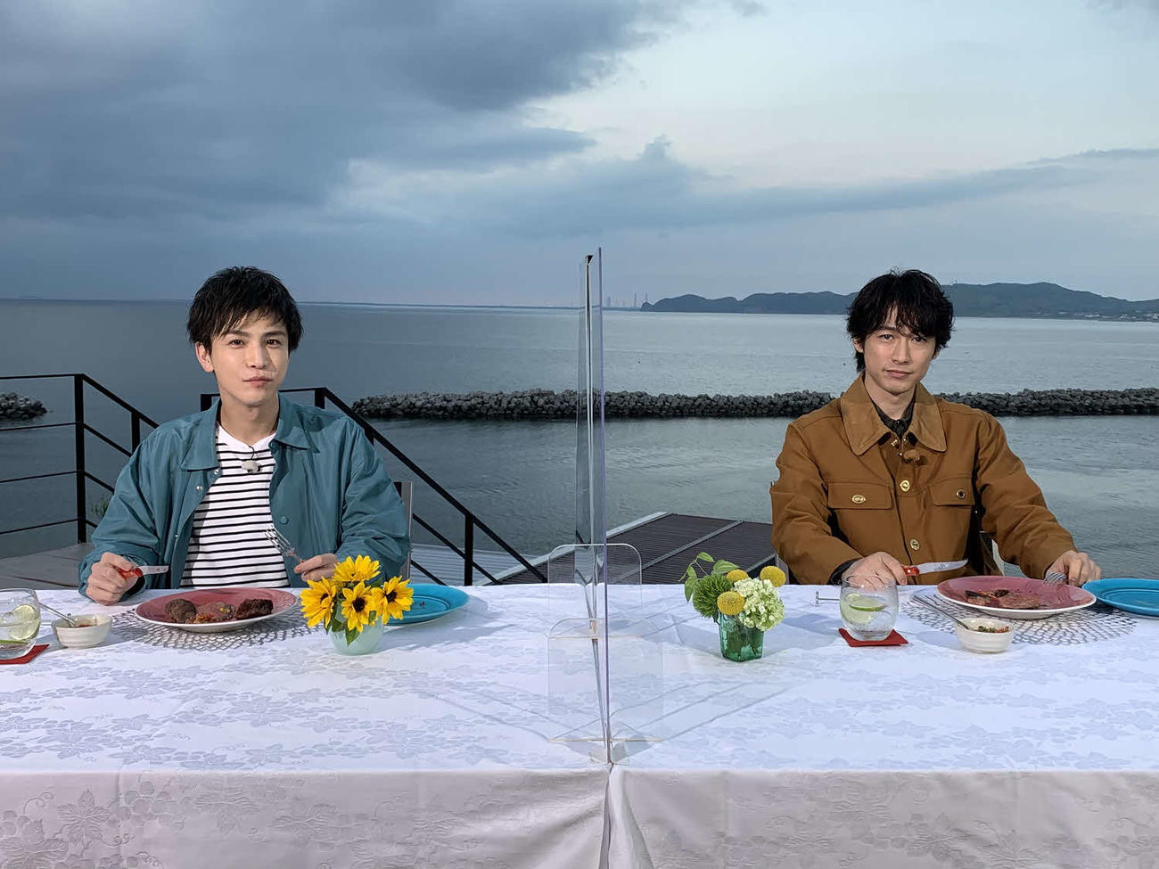 特別番組「誉獅子雄の華麗なる休日」に出演する岩田剛典（左）とディーン・フジオカ（C）フジテレビ