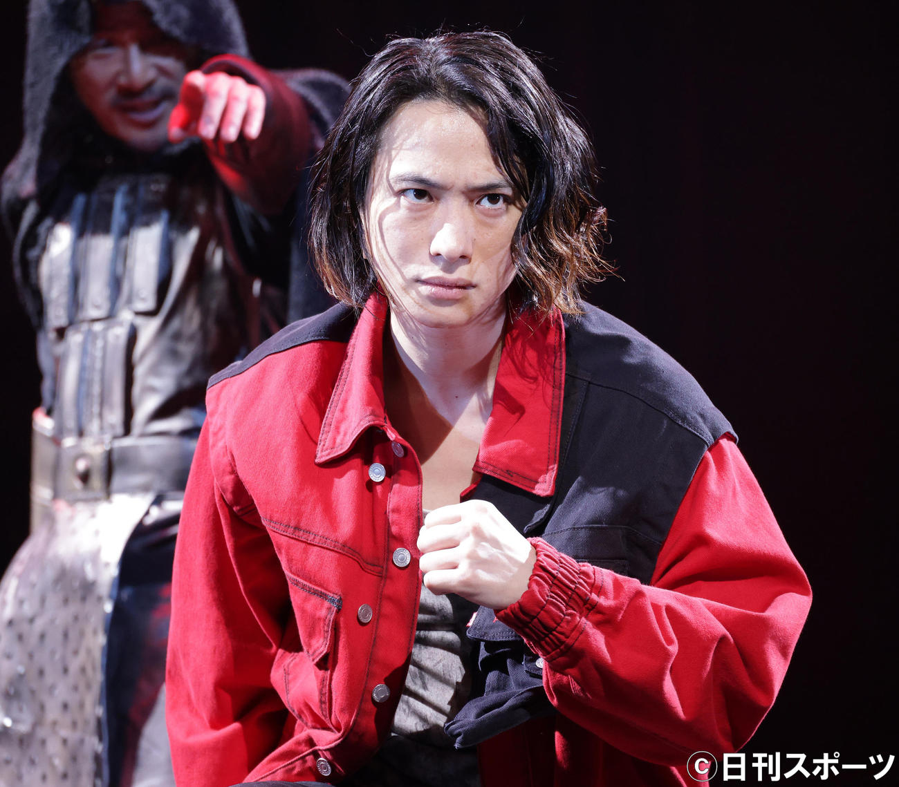 舞台「フォーティンブラス」で熱演する戸塚祥太（撮影・中島郁夫）
