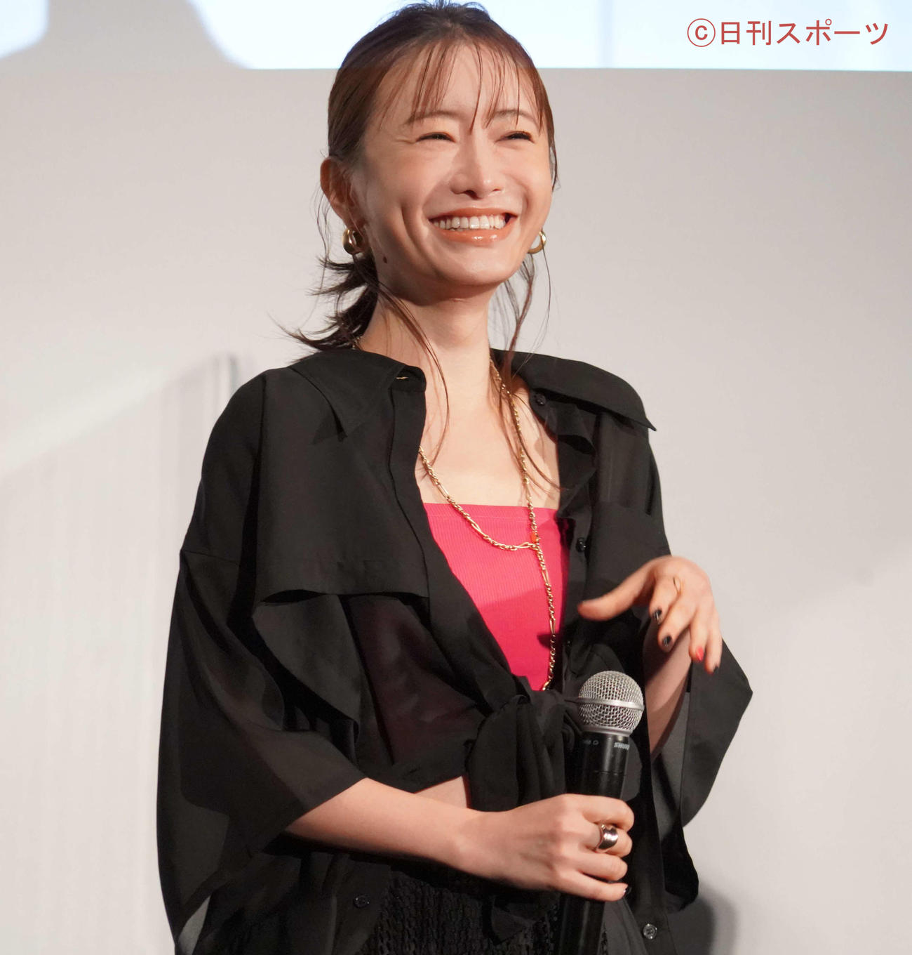 映画「極主夫道　ザ・シネマ」の公開記念舞台あいさつに出席した松本まりか（撮影・佐藤成）