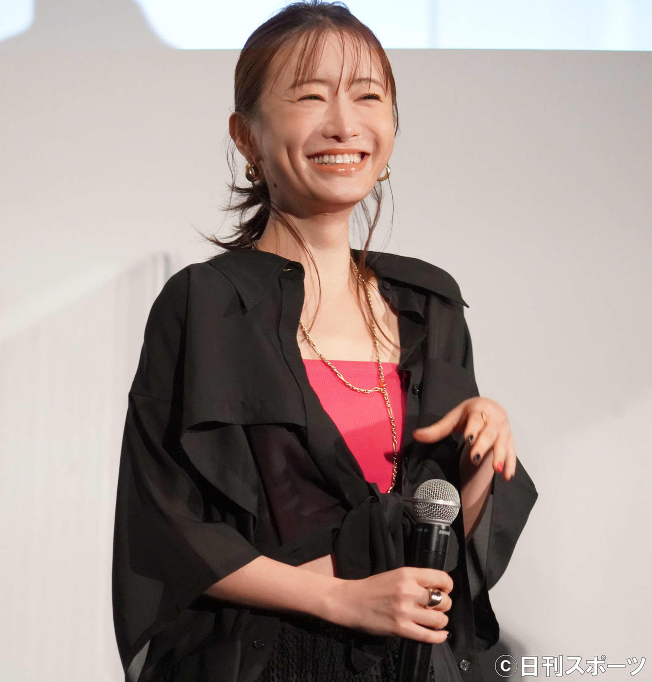 映画「極主夫道　ザ・シネマ」の公開記念舞台あいさつに出席した松本まりか（撮影・佐藤成）