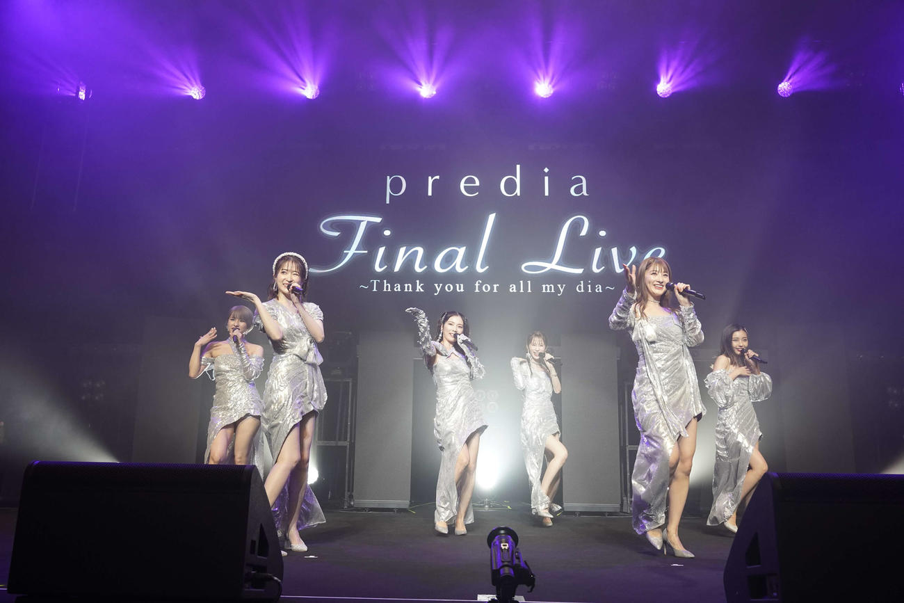 ライブを行うpredia。左から湊あかね、沢口けいこ、村上瑠美奈、まえだゆう、水野まい、桜子