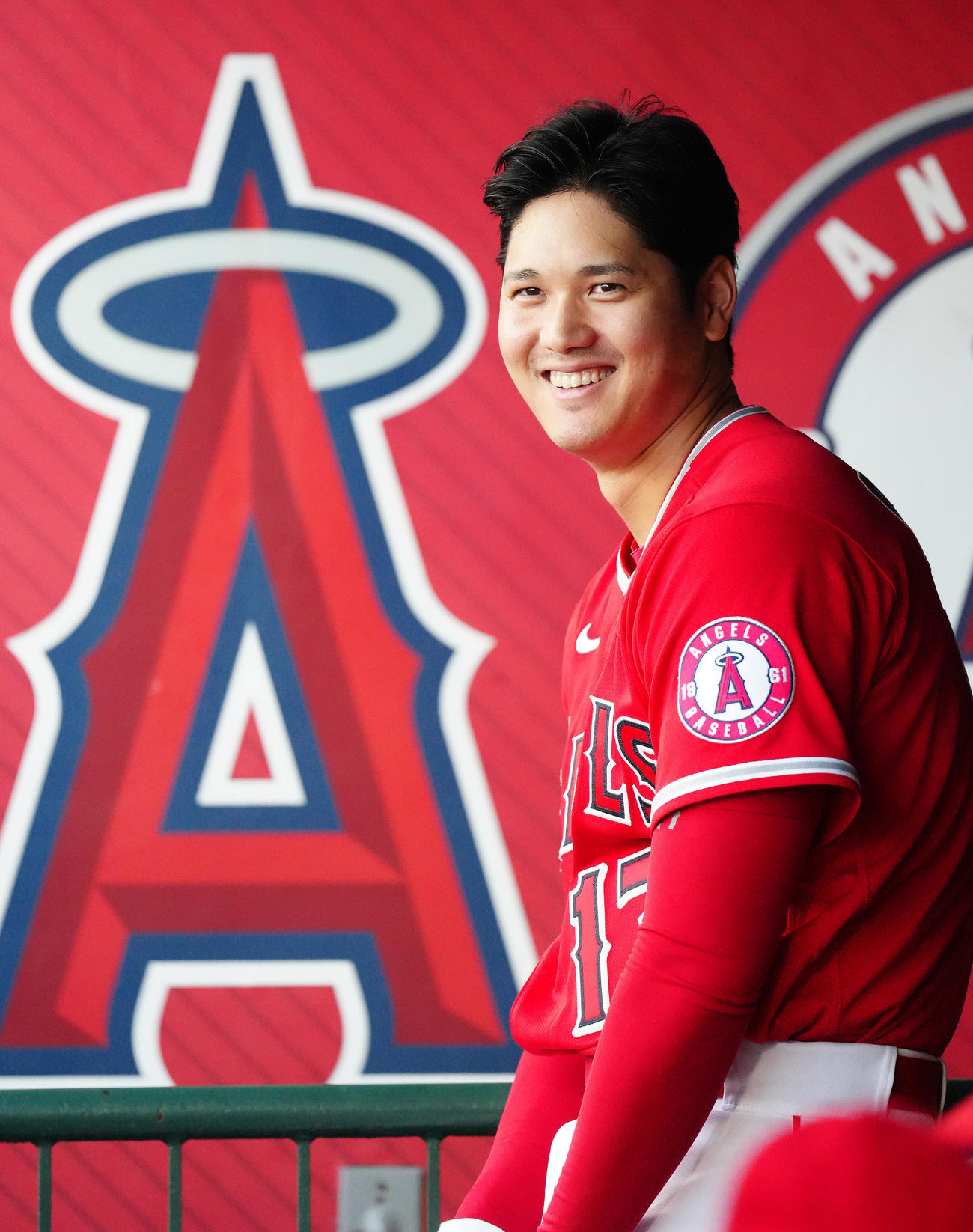 ベンチで笑顔を見せるエンゼルス大谷（2022年5月25日撮影）