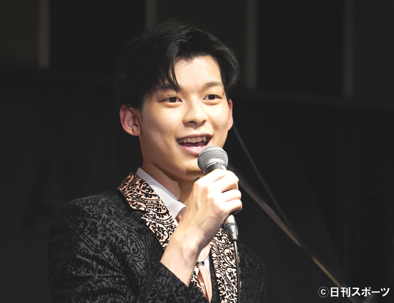 ライブを開催した原田波人（撮影・佐藤勝亮）
