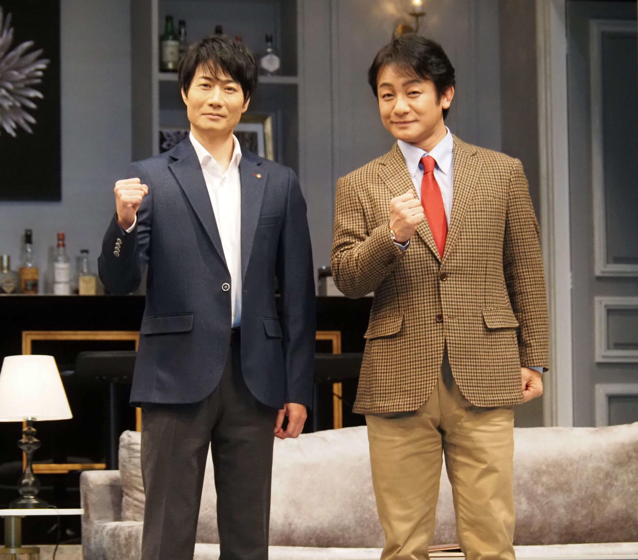 舞台「奇人たちの晩餐会」の取材会を行った片岡愛之助（右）と戸次重幸（撮影・遠藤尚子）