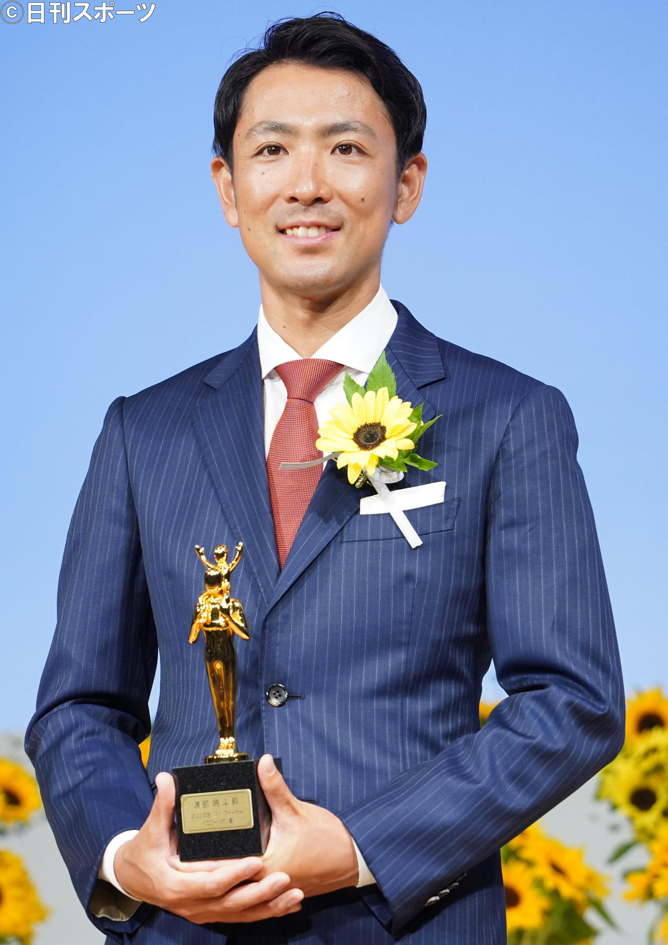 「ベスト・ファーザー　イエローリボン賞」を受賞した、渡部暁斗（撮影・佐藤勝亮）