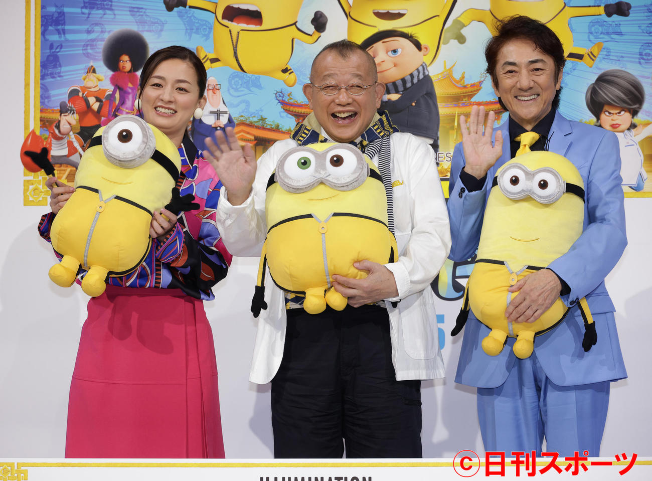 映画「ミニオンズ　フィーバー」日本語吹き替え版完成会見を行った、左から尾野真千子、笑福亭鶴瓶、市村正親（撮影・中島郁夫）