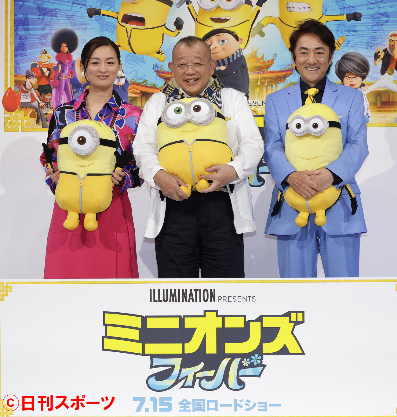 映画「ミニオンズ　フィーバー」日本語吹き替え版完成会見を行った、左から尾野真千子、笑福亭鶴瓶、市村正親（撮影・中島郁夫）