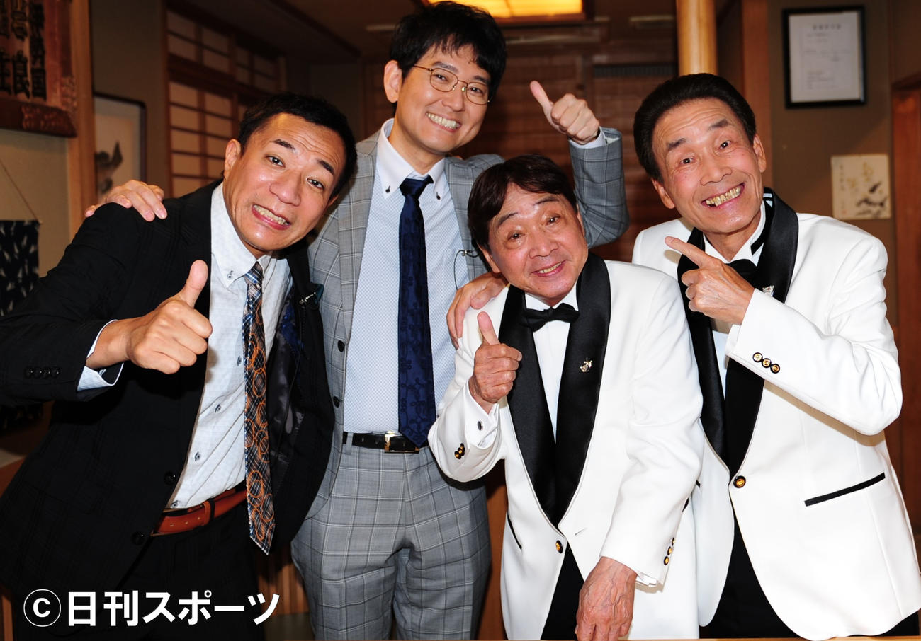 BS朝日の特番「ナイツの芸人ヒストリー」の収録を行った、左からナイツの塙宣之、土屋伸之、おぼん・こぼんのこぼん、おぼん