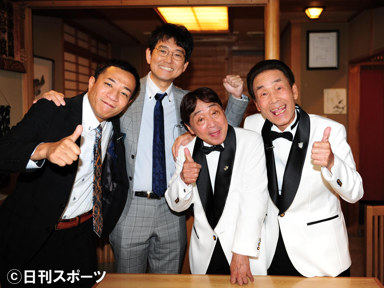 BS朝日の特番「ナイツの芸人ヒストリー」の収録を行った、左からナイツの塙宣之、土屋伸之、おぼん・こぼんのこぼん、おぼん