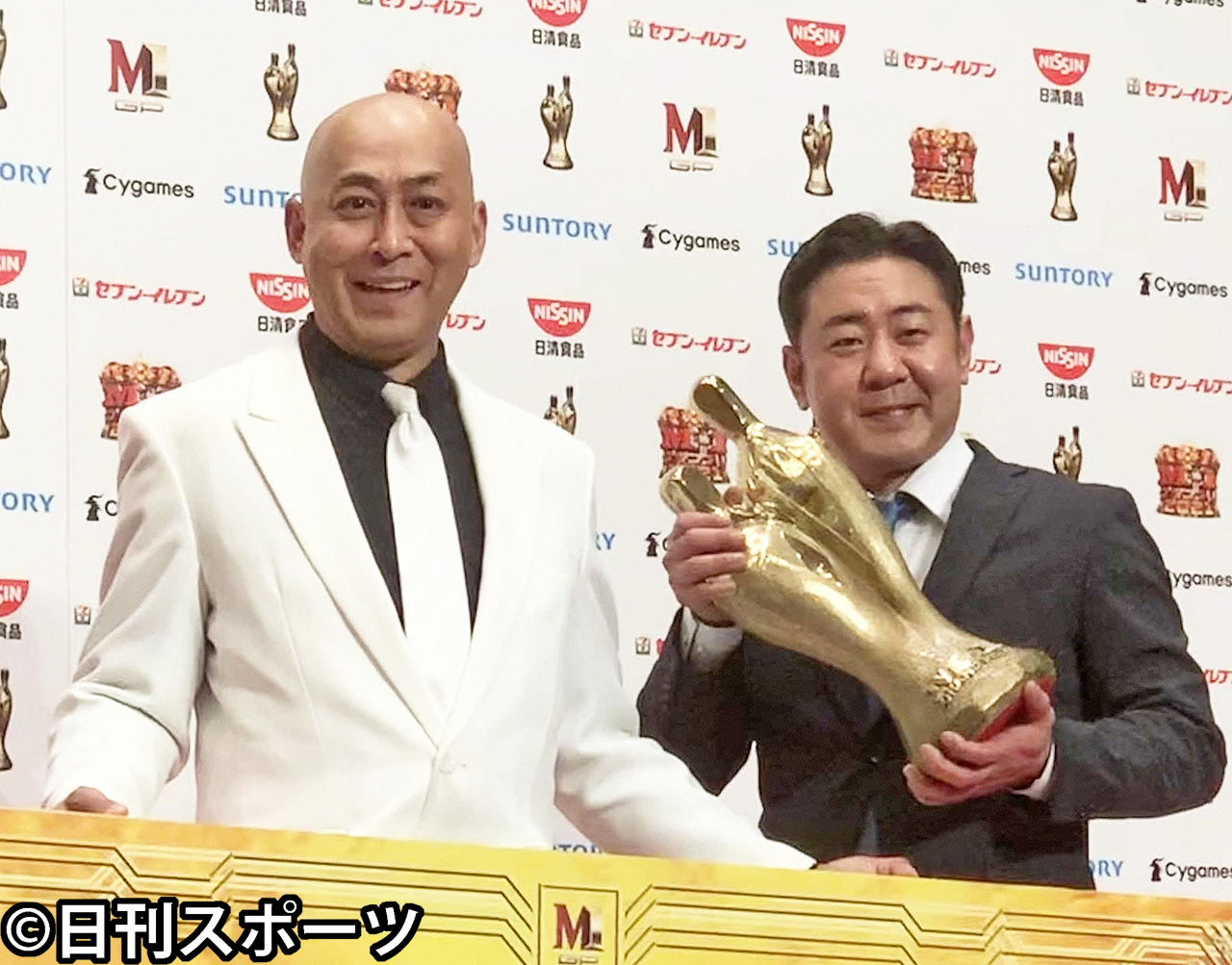 錦鯉の長谷川雅紀（左）と渡辺隆（2021年12月撮影）