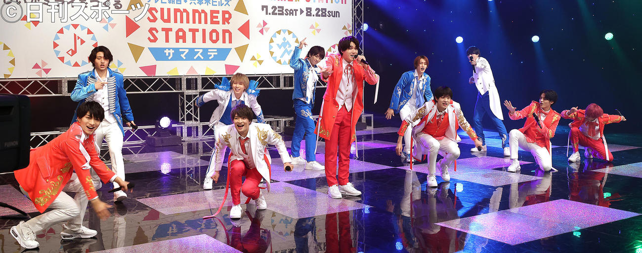 テレビ朝日SUMMER STATIONキックオフイベントで新曲を披露するするHiHi Jetsと美少年（撮影・中島郁夫）