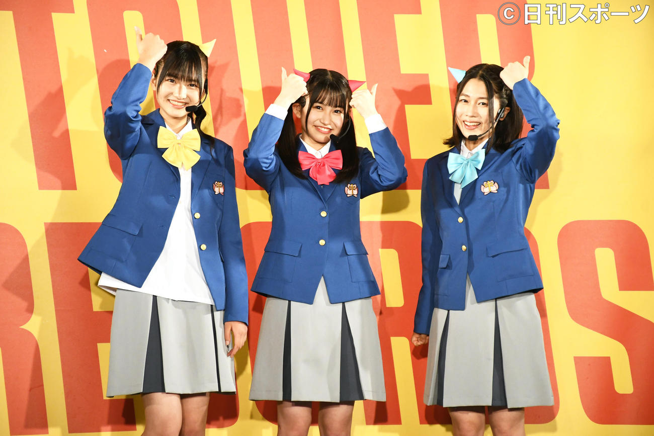 デビュー曲「おにパパパン！パン！」発売記念イベントを行ったおにぱんず！の、左から根岸実花、野崎結愛、野中ここな（撮影・大友陽平）