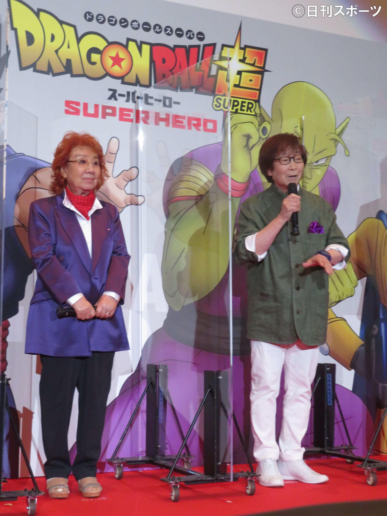 「ドラゴンボール超　スーパーヒーロー」初日舞台あいさつに登壇した野沢雅子と古川登志夫（撮影・村上幸将）
