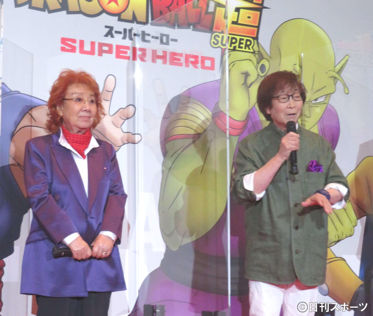 「ドラゴンボール超　スーパーヒーロー」初日舞台あいさつに登壇した野沢雅子と古川登志夫（撮影・村上幸将）