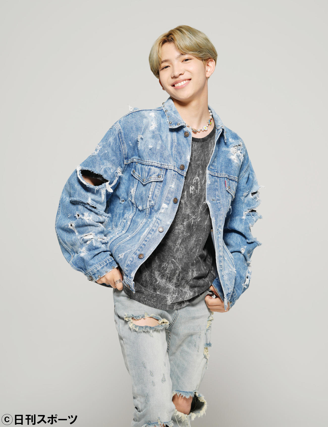 さわやかな表情でポーズをとる「LIL LEAGUE」の山田晃大（撮影・菅敏）