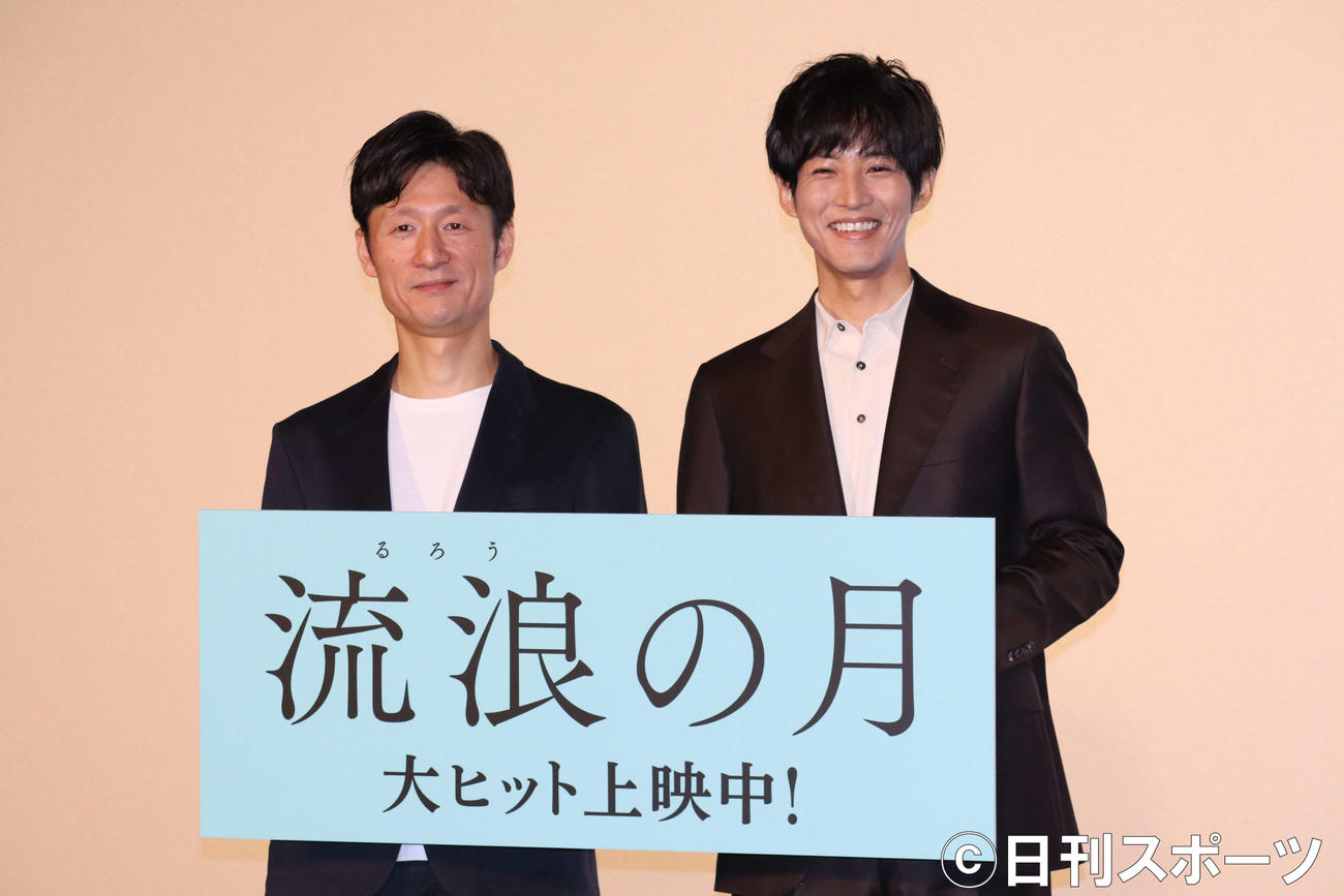 映画「流浪の月」ティーチインイベントに出席した、李相日監督（左）と松坂桃李（撮影・加藤理沙）