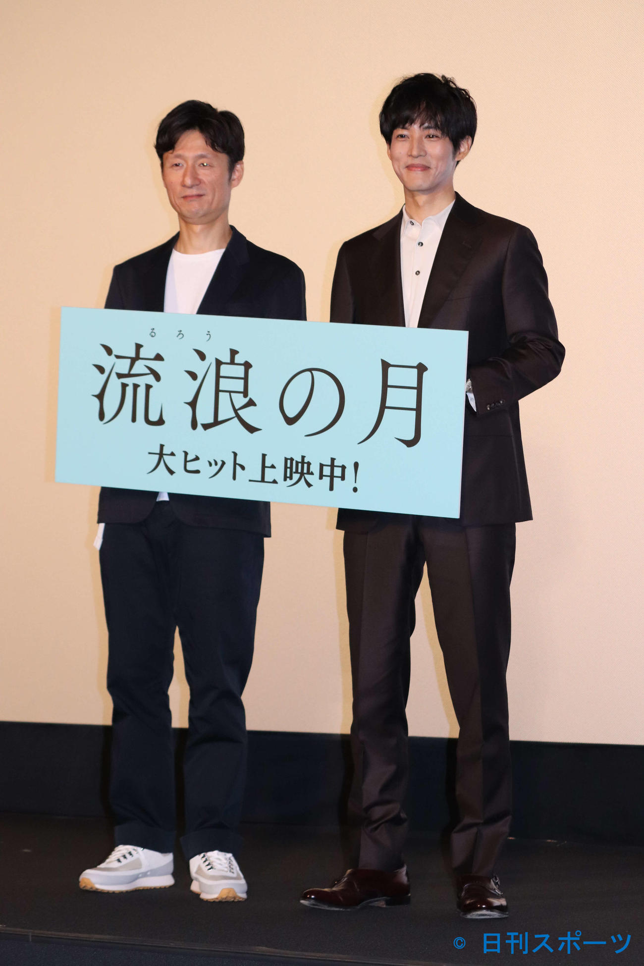 映画「流浪の月」ティーチインイベントに出席した、李相日監督（左）と松坂桃李（撮影・加藤理沙）