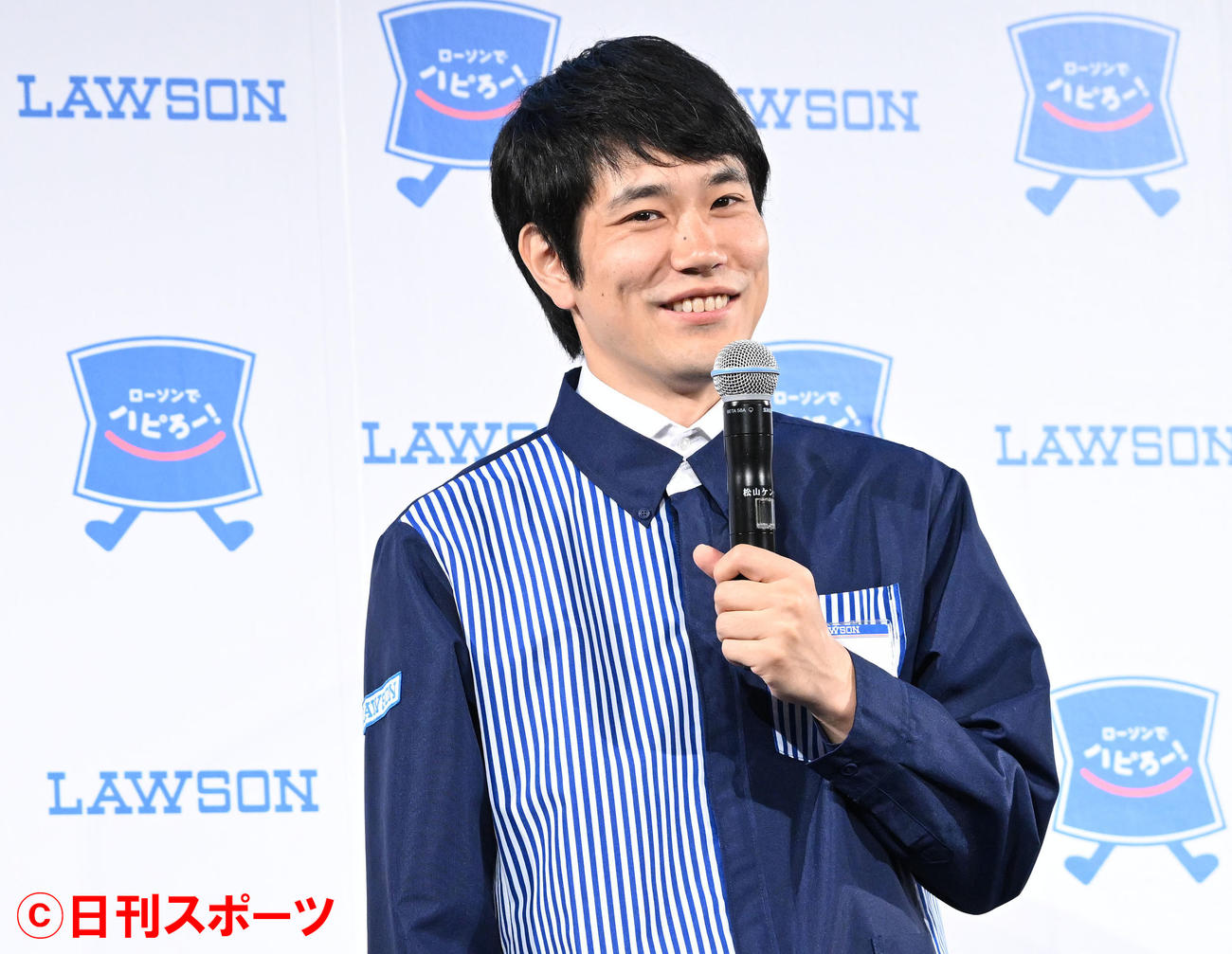 ローソン新プロジェクト「ハピろー！」発表会でトークする松山ケンイチ（撮影・滝沢徹郎）