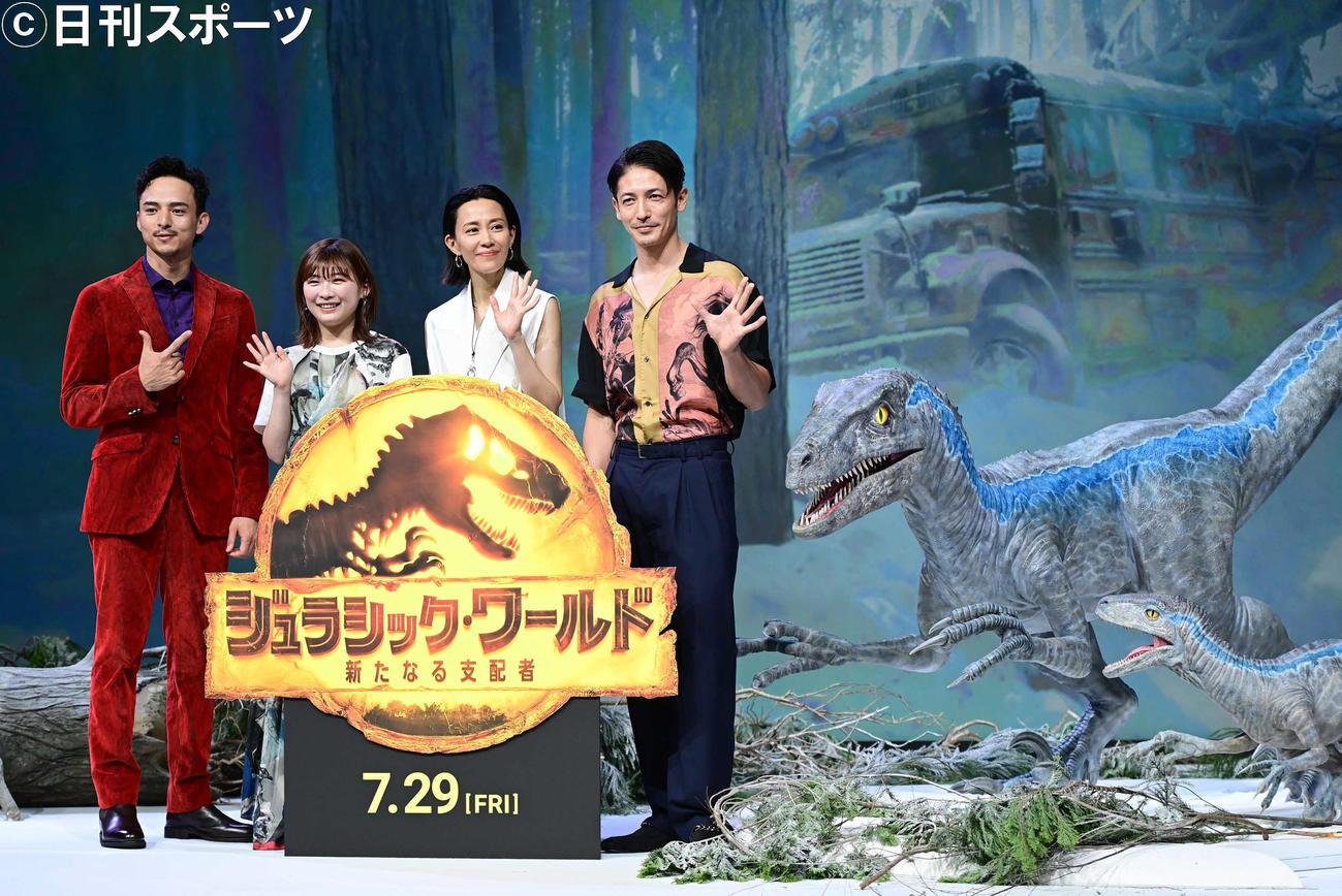 映画「ジュラシック・ワールド／新たなる支配者」緊急シンポジウムに臨む、左から満島真之介、伊藤沙莉、木村佳乃、玉木宏（撮影・小沢裕）