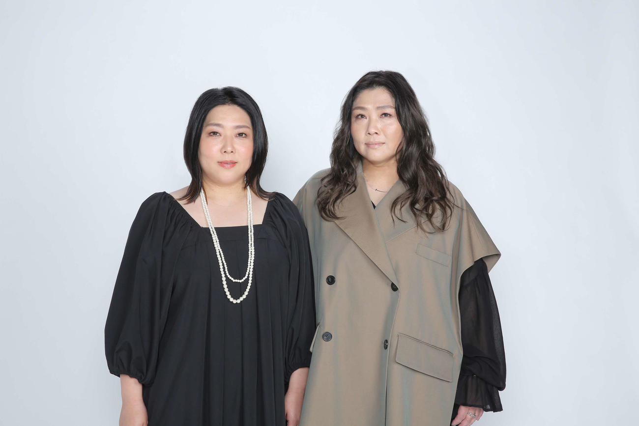 吉本興業が12年ぶりに開催するお笑いフェス「LIVE STAND 22－23」のライブスタンジャーに就任した海原やすよ・ともこ（C）LIVE STAND 22－23