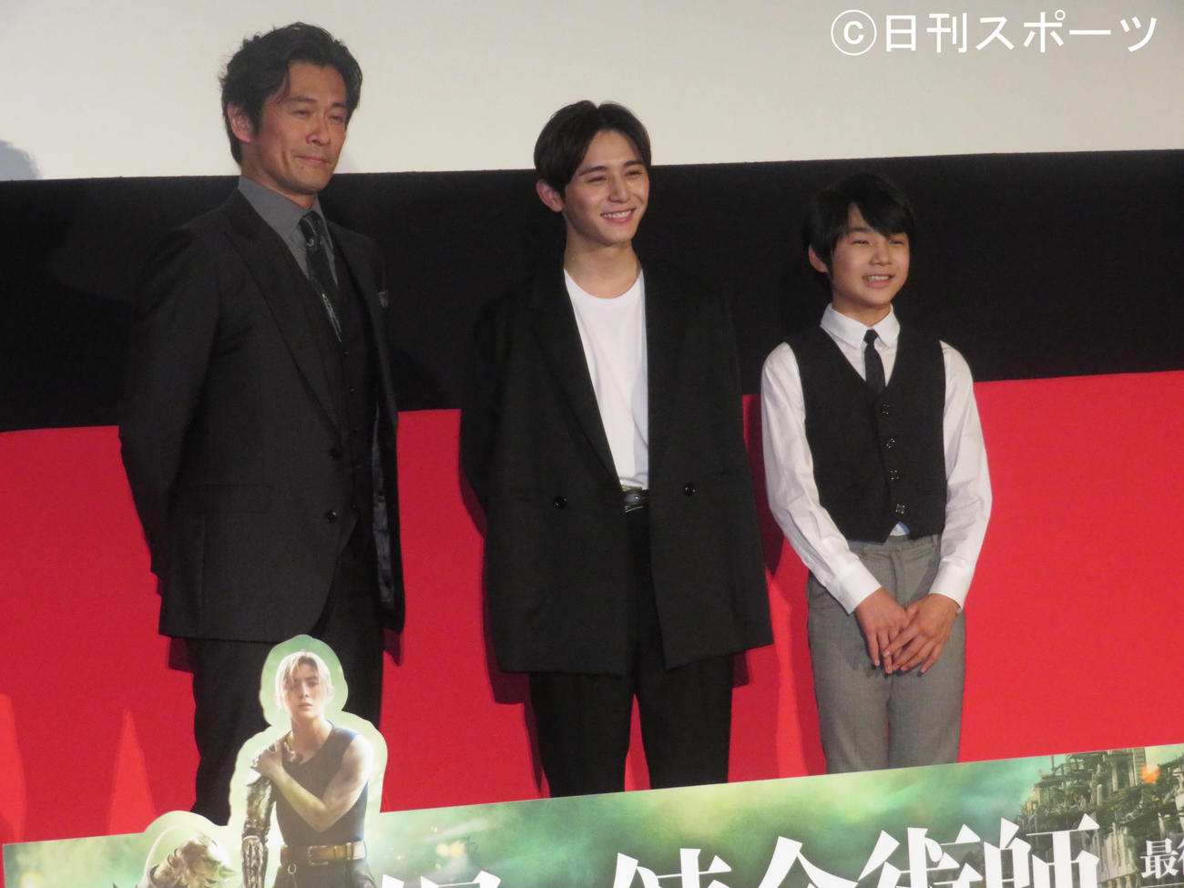 映画「鋼の錬金術師　完結編　復讐者スカー／最後の錬成」の完成披露先行上映に出席した（左から）内野聖陽、山田涼介、寺田心（撮影・横山慧）