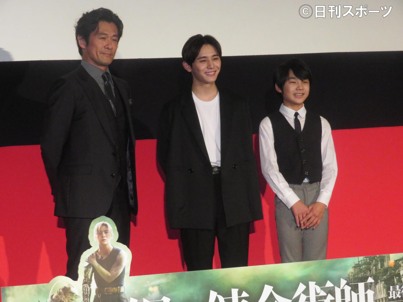 映画「鋼の錬金術師　完結編　復讐者スカー／最後の錬成」の完成披露先行上映に出席した（左から）内野聖陽、山田涼介、寺田心（撮影・横山慧）