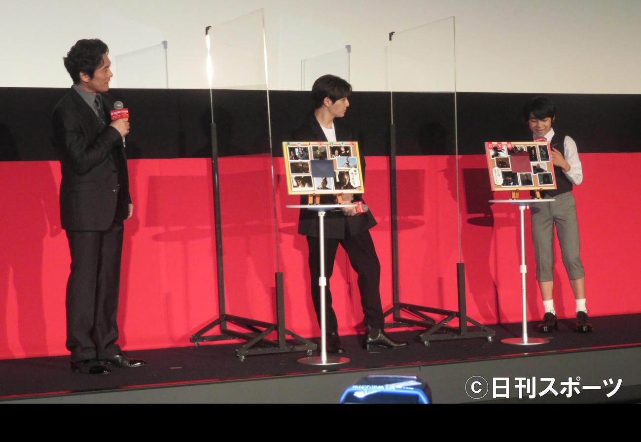 映画「鋼の錬金術師　完結編　復讐者スカー／最後の錬成」の完成披露先行上映に出席した（左から）内野聖陽、山田涼介、寺田心（撮影・横山慧）