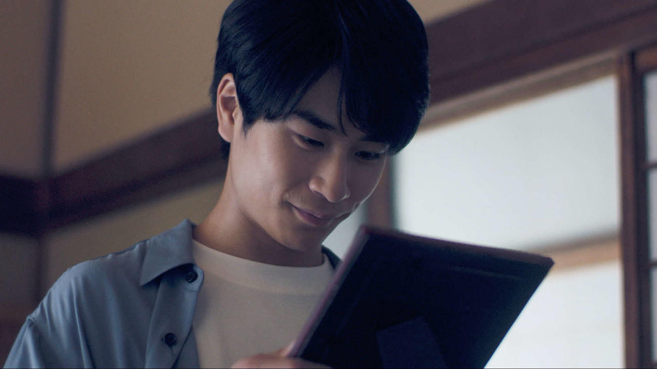 sajiのアルバム「ユーリカ」のリード曲「ゆりかご」のミュージックビデオに出演している前田旺志郎