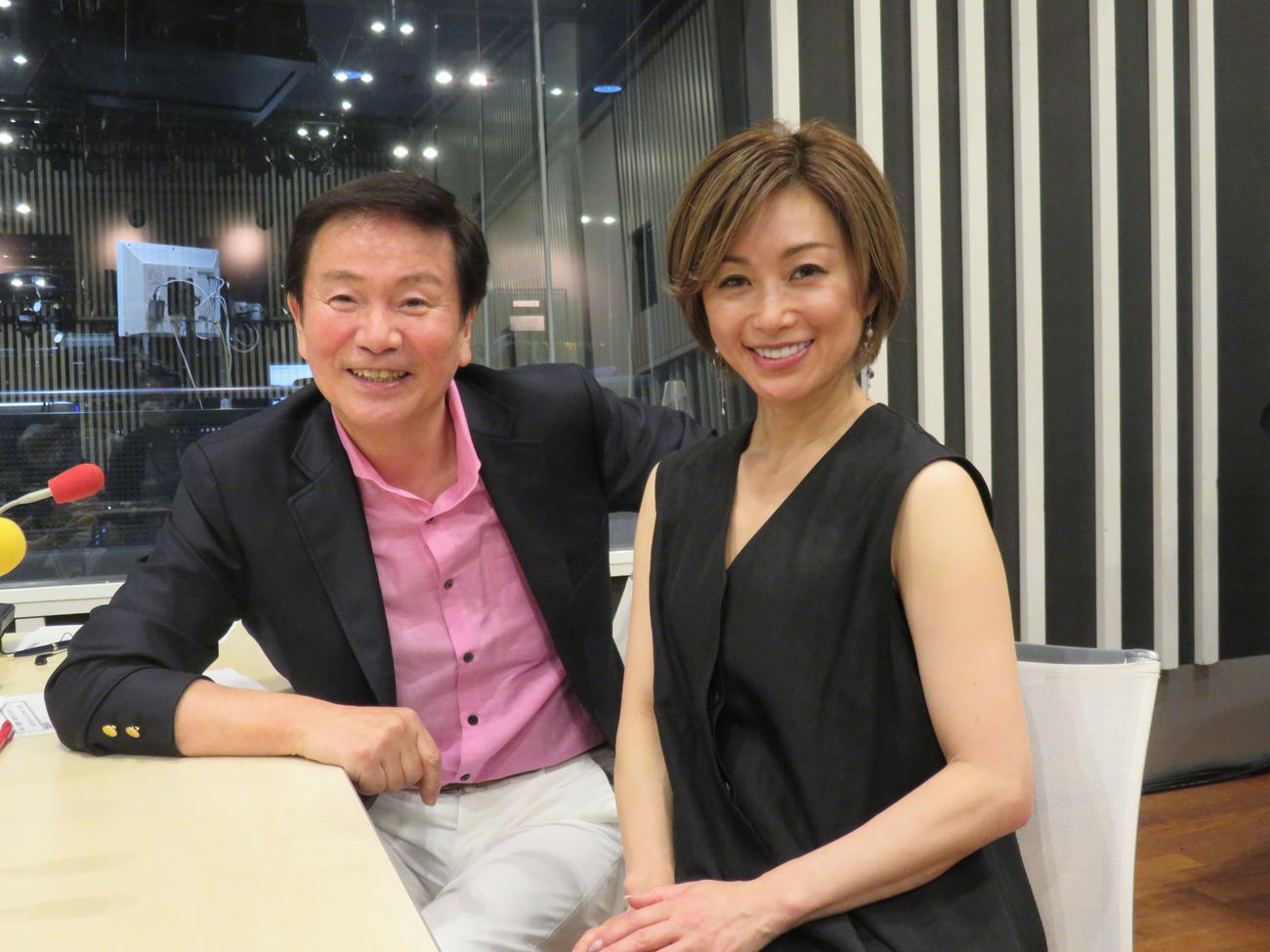 森田健作（左）のラジオ番組に新レギュラーとして加入する酒井法子
