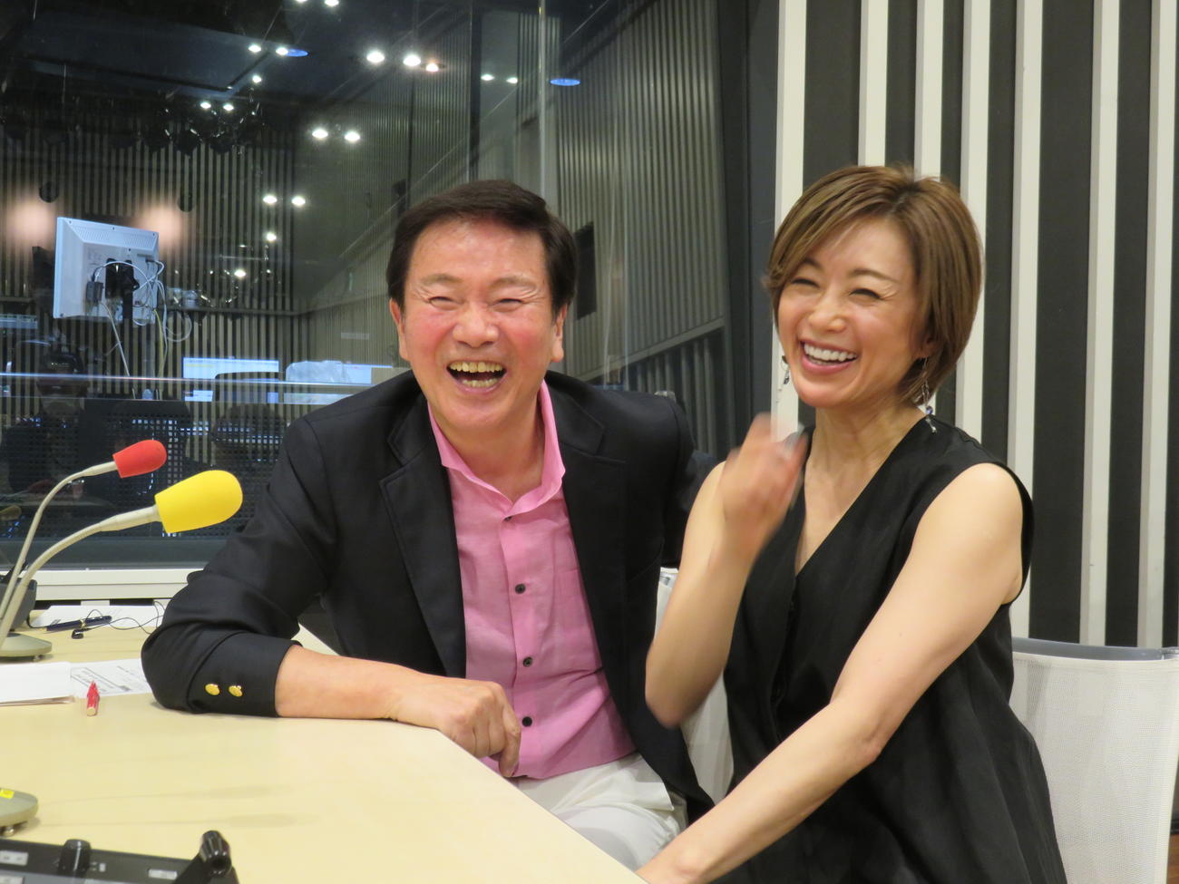 森田健作（左）のラジオ番組に新レギュラーとして加入する酒井法子