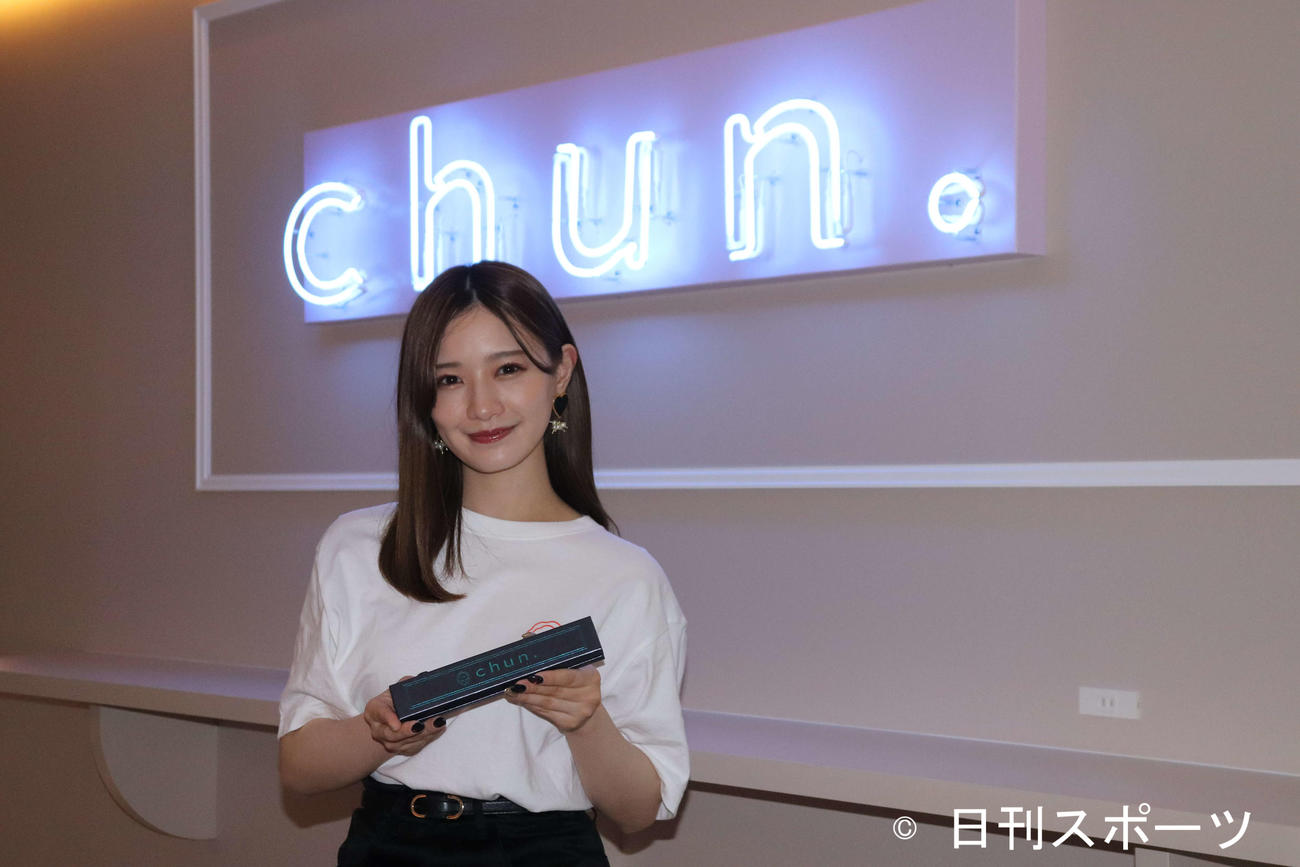 自身がオーナーを務める麻雀カフェ「chun」で、同カフェとのコラボ商品の発売を発表した、元乃木坂46で麻雀プロの中田花奈（撮影・加藤理沙）