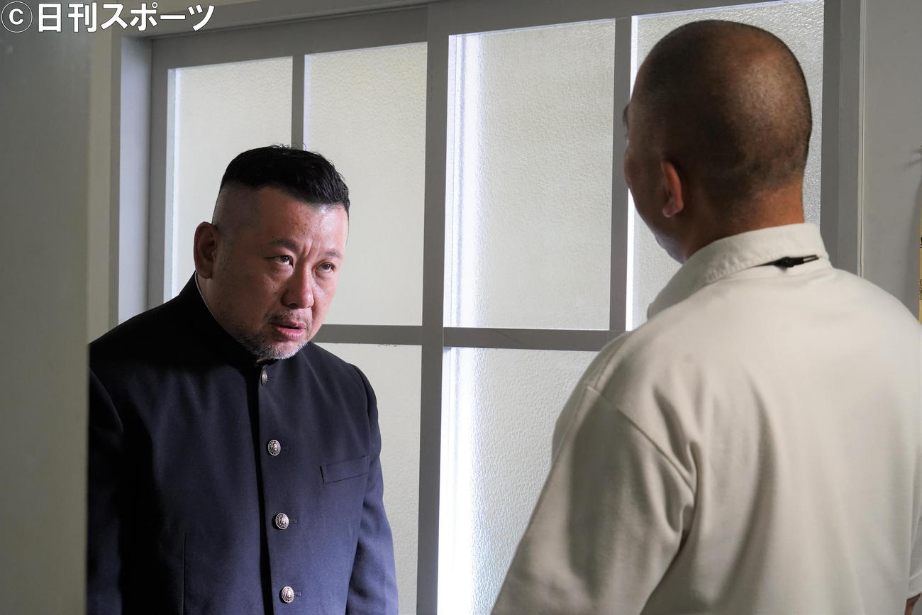 CSチャンネル「映画・チャンネルNECO」の風俗ドラマ「桃色探訪～伝説の風俗～」の「＃6錦糸町編」に出演するケンドーコバヤシ（左）とお笑いコンビコロコロチキチキペッパーズのナダル（撮影・佐藤成）