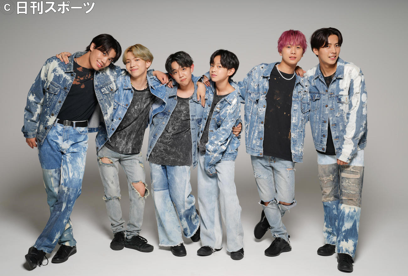 LDHのオーディション「iCON Z」の男性部門でグランプリを獲得したLIL LEAGUE。左から岩城星那、山田晃大、百田隼麻、難波碧空、岡尾真虎、中村竜大（撮影・菅敏）