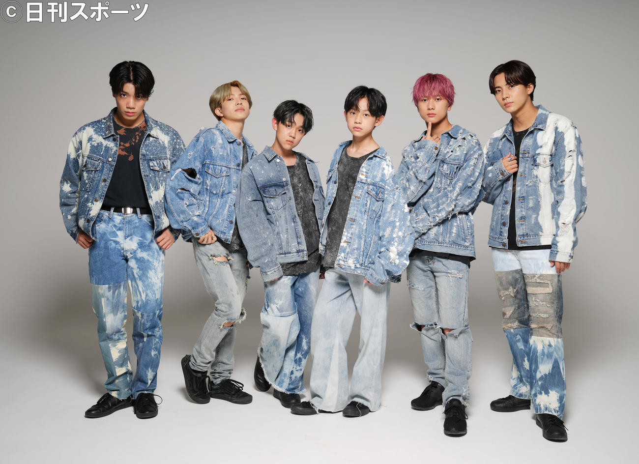 LDHのオーディション「iCON Z」の男性部門でグランプリを獲得したLIL LEAGUE。左から岩城星那、山田晃大、百田隼麻、難波碧空、岡尾真虎、中村竜大（撮影・菅敏）