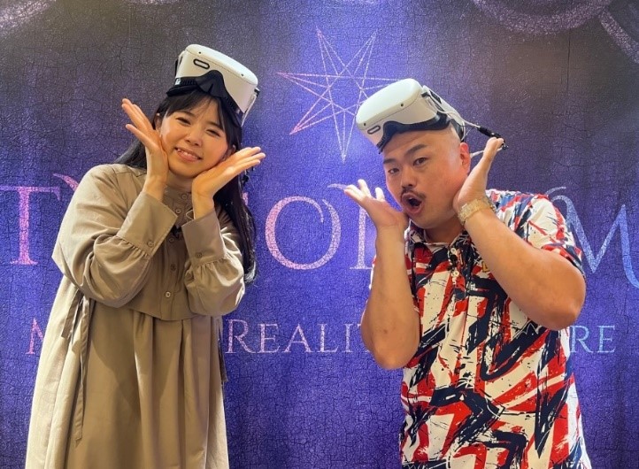 夏季限定で関西に初上陸することが決定しVRアトラクションイベント「VRガーデン大阪　powered by TYFFONIUM」のオフィシャルサポーターに就任したクロちゃん（右）、河邑ミク（カンテレ提供）