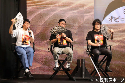 最終話直前「オビ＝ワン・ケノービ」ユアン×ヘイデン×監督に直撃　LA－東京中継イベントに出席した、左からお笑いコンビ、ミキの亜生、昴生、森川智之（撮影・加藤理沙）