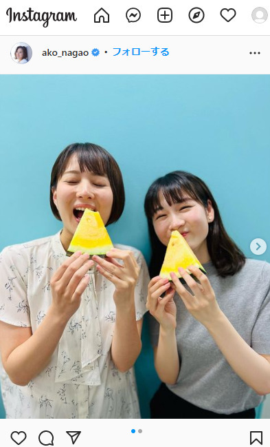 黄色いスイカを手に笑顔の永尾亜子アナ。右は岸本理沙アナ（永尾アナのインスタグラムより）