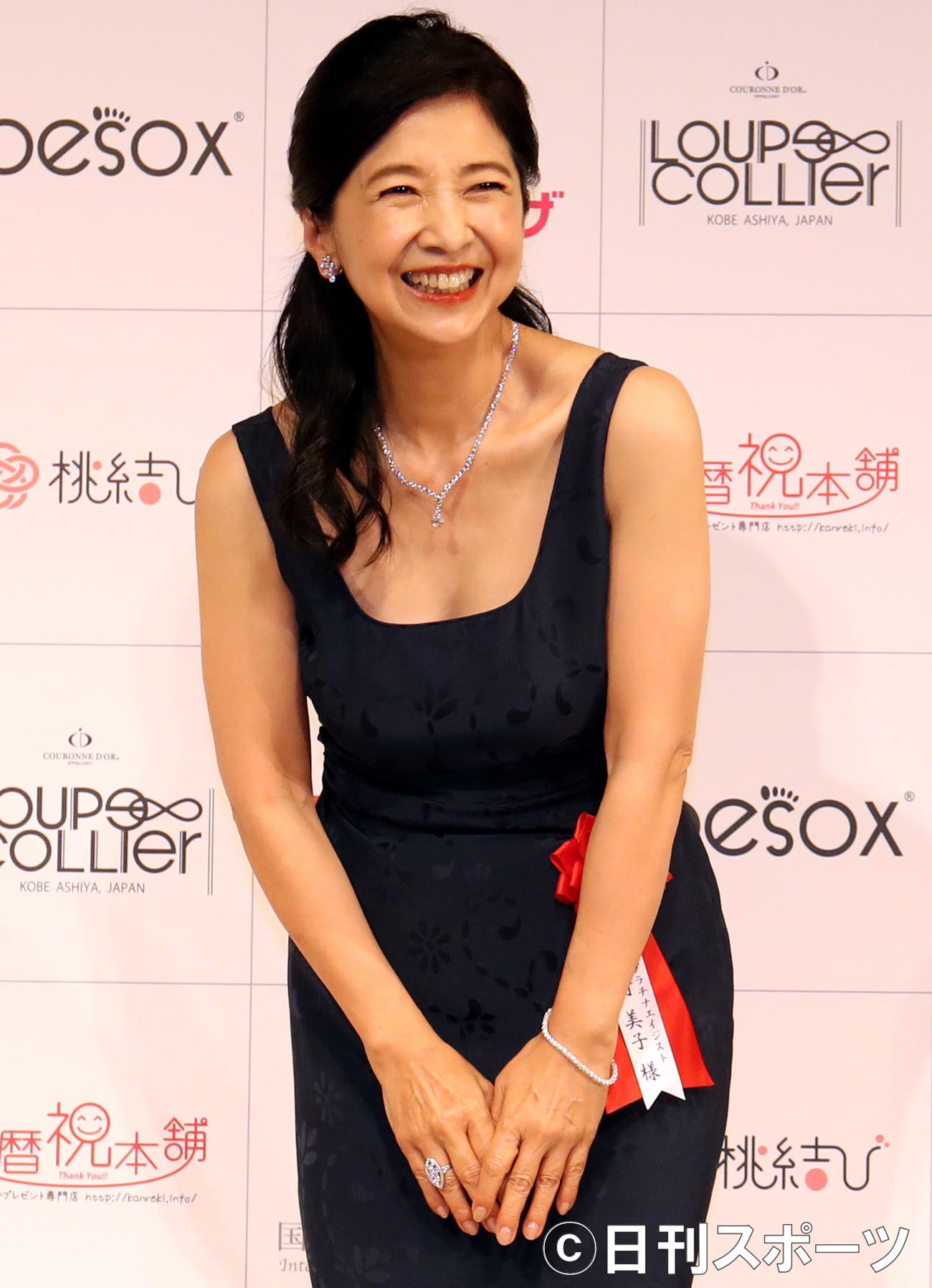ベストプラチナエイジスト女性部門を受賞し、笑顔を見せる宮崎美子（撮影・狩俣裕三）＝2021年7月5日