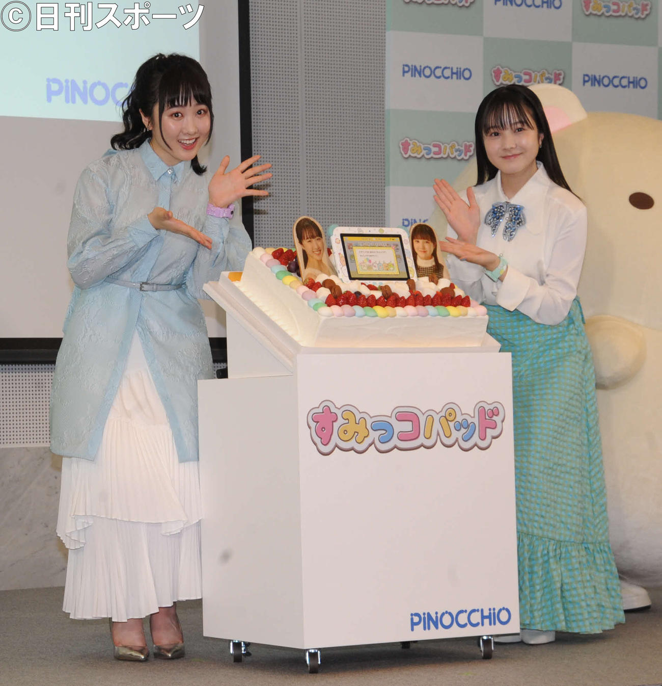 「東京おもちゃショー2022」内で行われた「すみっコパッド新製品発表会」に出席した、本田望結（左）と妹の紗来（撮影・松尾幸之介）