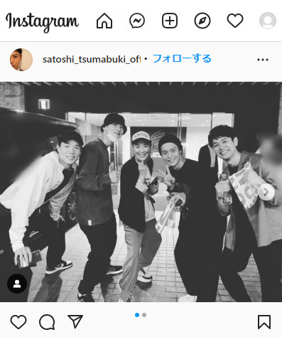 妻夫木聡（右端）は7日、井上ドネア戦を観戦し記念撮影。左からバスケットボール馬場雄大、高良健吾、寺島しのぶ、窪田正孝（妻夫木のインスタグラムより）