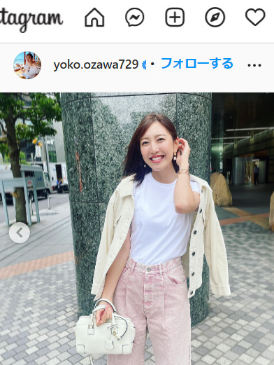 小澤陽子アナは一目惚れして購入したというピンクデニム姿を披露（小澤アナのインスタグラムより）