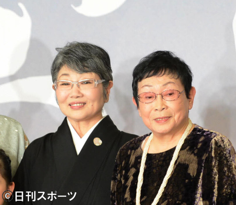 泉ピン子（左）、橋田寿賀子さん（2013年2月撮影）