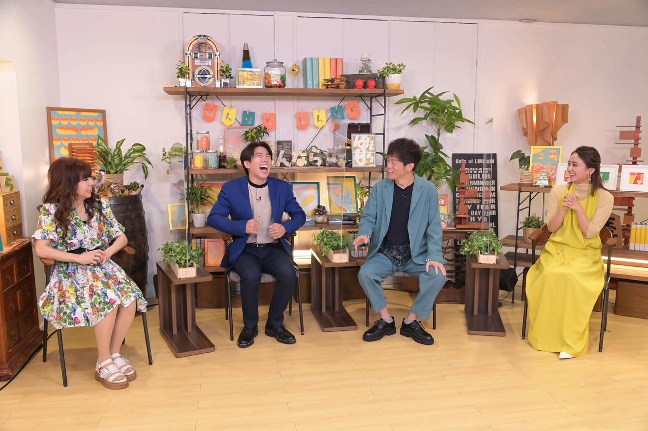 「関西の素朴なギモン徹底調査　ほんなら調べました」の収録に臨んだ出演者。左からハイヒールのモモコ、村上信五、陣内智則、岡田結実（C）MBS