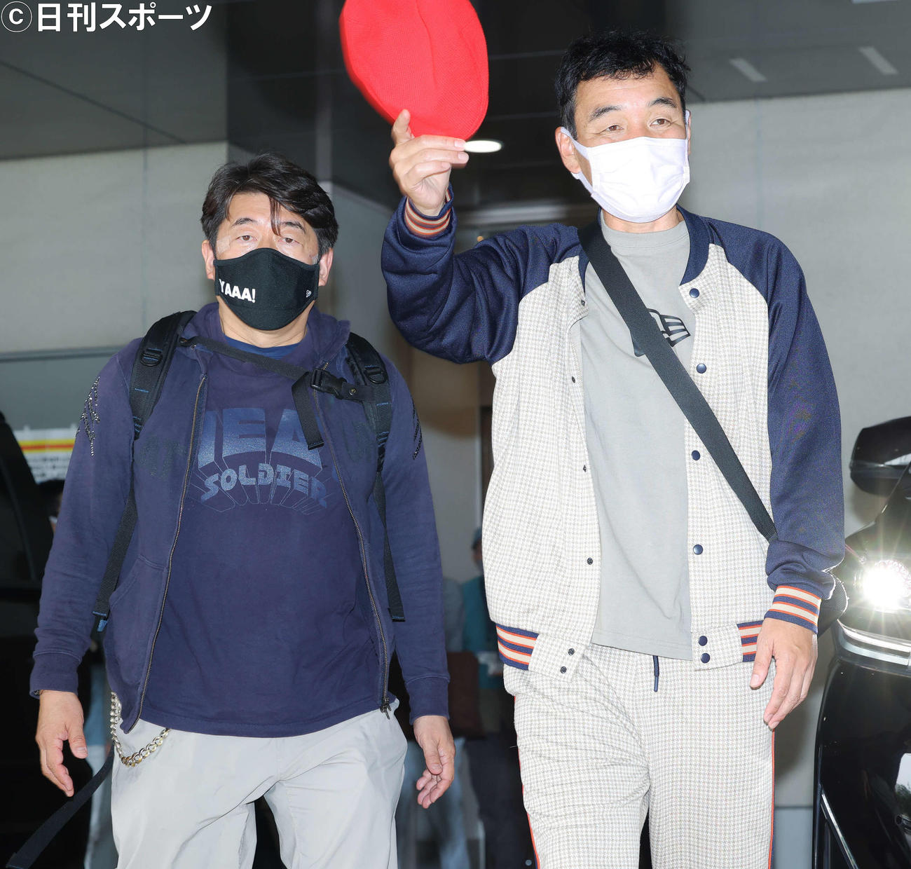 ニッポン放送「高田文夫のラジオビバリー昼ズ」の生出演を終えるダチョウ倶楽部の寺門ジモン（左）と肥後克広（撮影・河田真司）