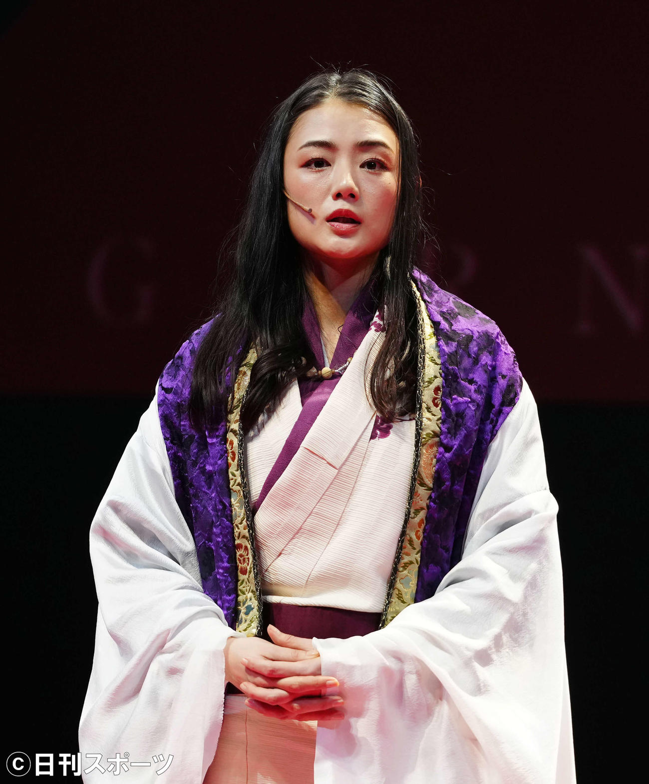 ロングヘアの片山萌美（2022年1月撮影）